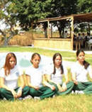 4 girls meditating